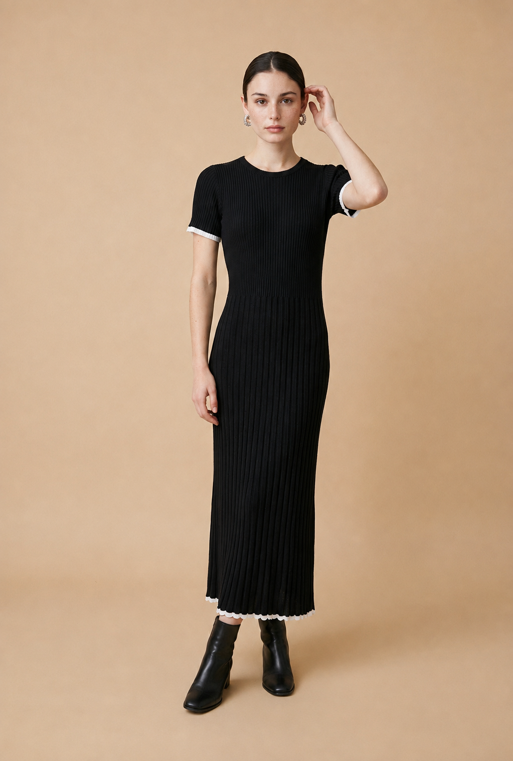 Cuello Redondo Ribbed Knit Crew Neck Midi Dress with Contrast Trim in Black | Casa Maly